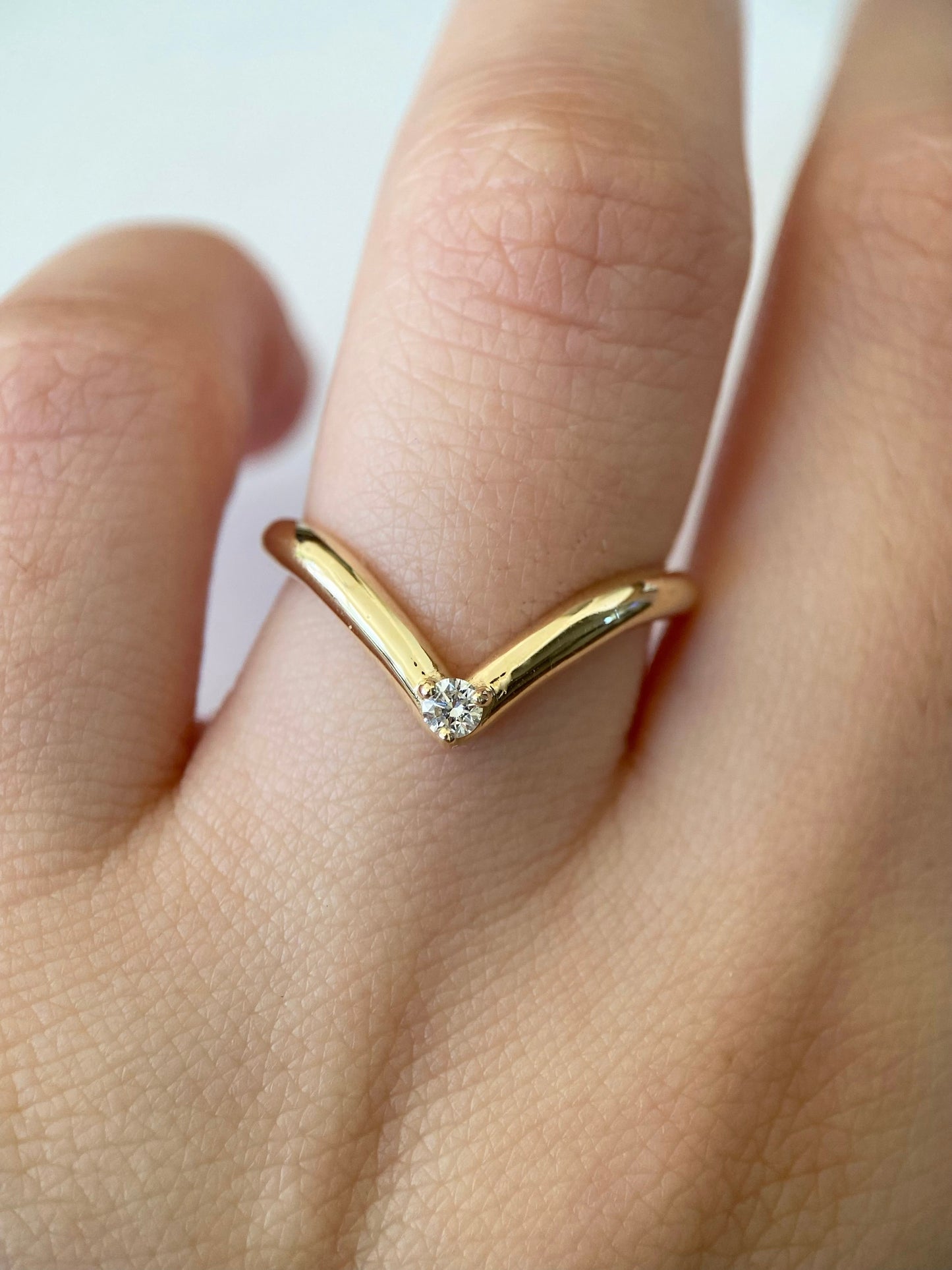 V shape gold band