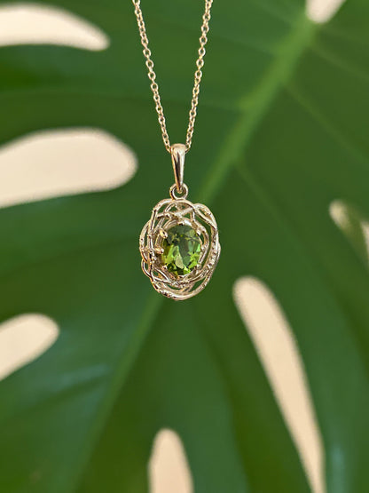 The nest peridot pendant