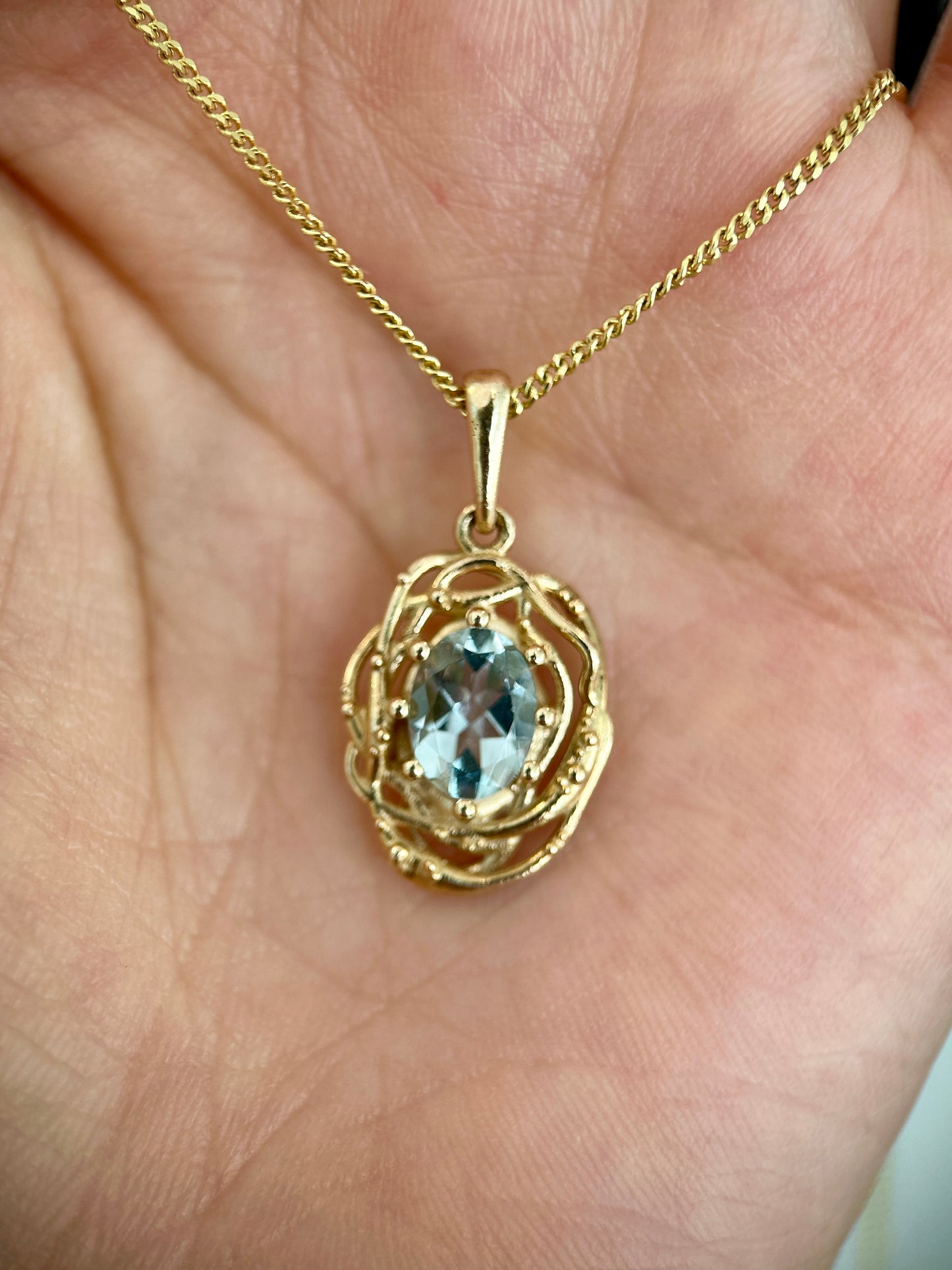 Oval natural aquamarine Nest pendant in 14K yellow gold