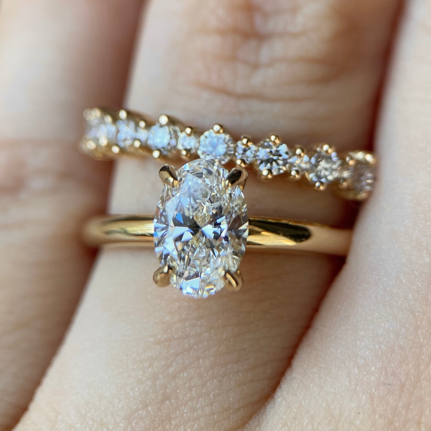 Oval cut diamond engagement ring