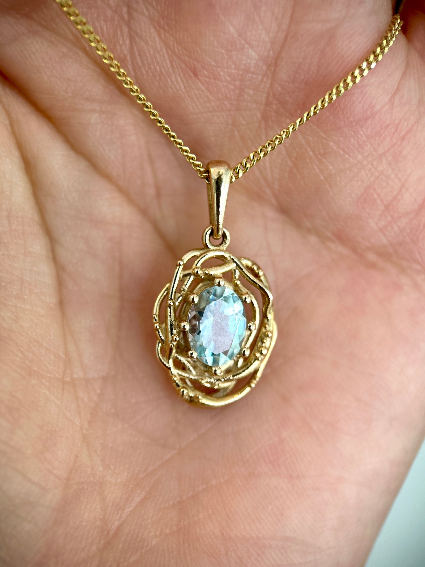 Oval natural aquamarine Nest pendant in 14K yellow gold