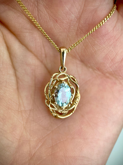 Oval natural aquamarine Nest pendant in 14K yellow gold