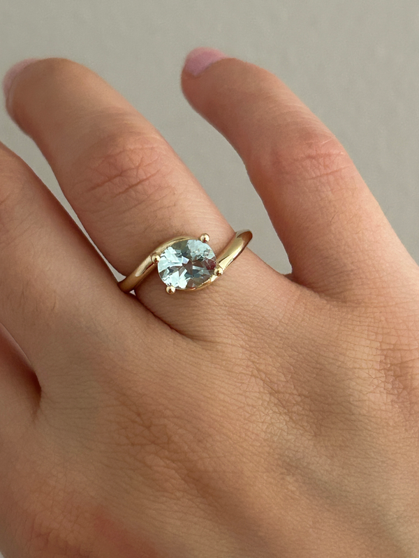 Swirl natural aquamarine ring in 14K