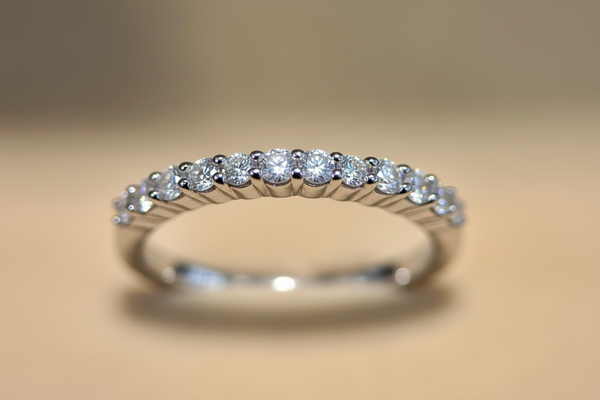 14K Gold 2mm Diamond Wedding Band | Retórica