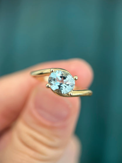 Flowing natural aquamarine ring in 14K gold