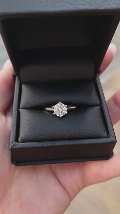 Classic six prongs diamond engagement ring