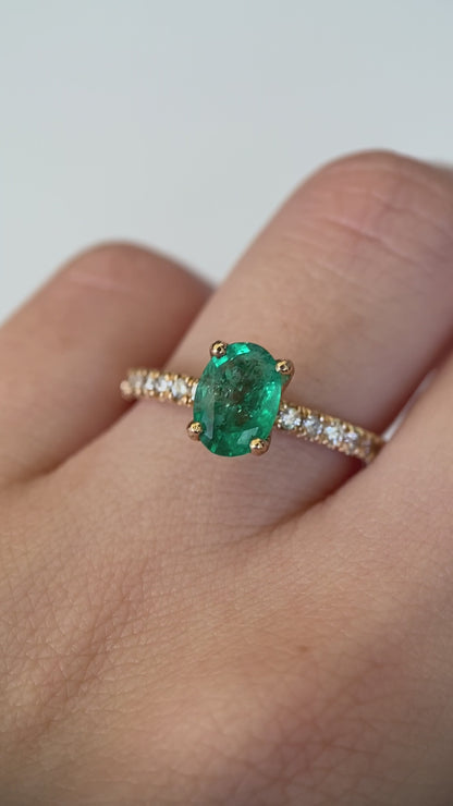 Oval cut emerald engagement ring